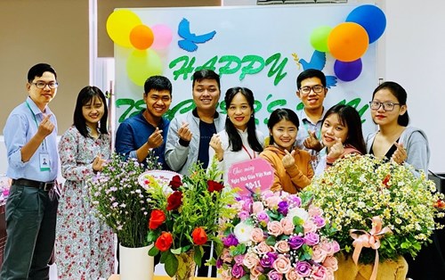 Ngàn hoa tri ân người Thầy Đại học Đông Á